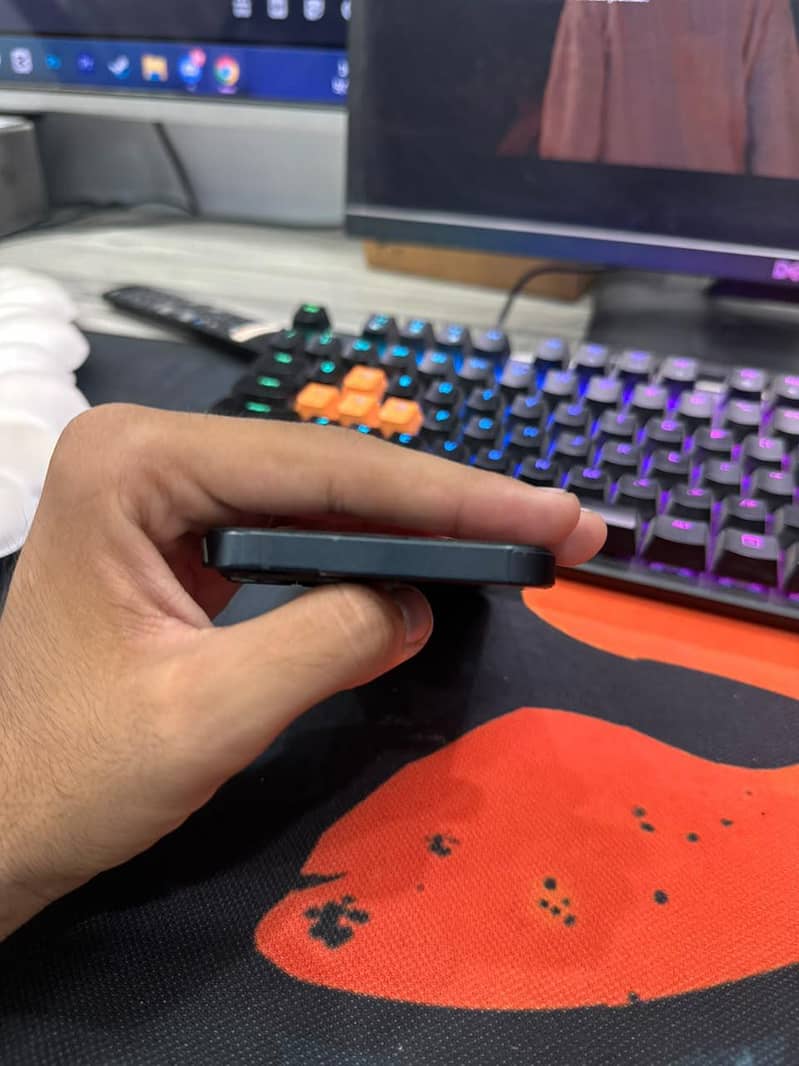 Apple iPhone 13 2