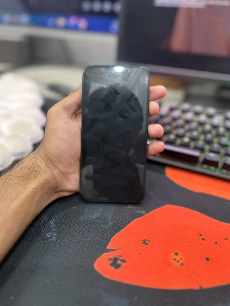 Apple iPhone 13 4