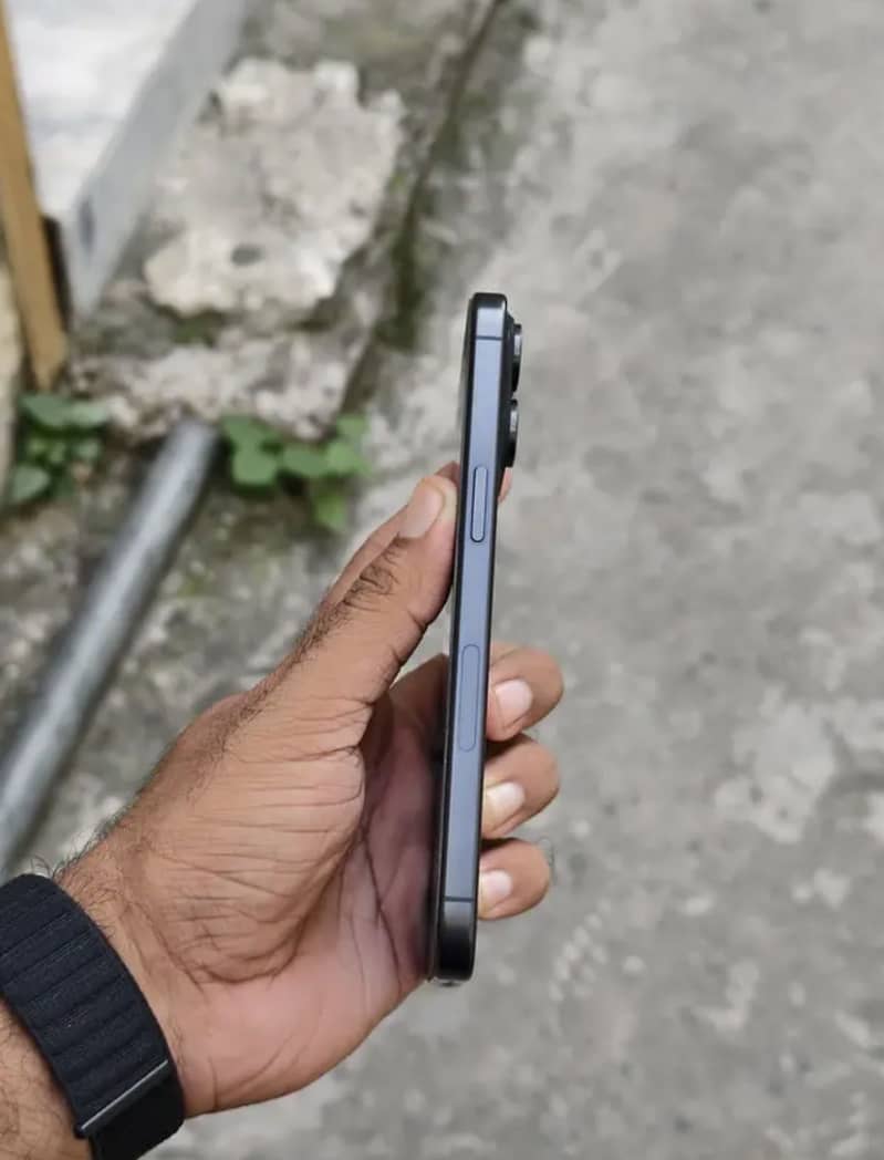 iPhone 15 Pro Max 2