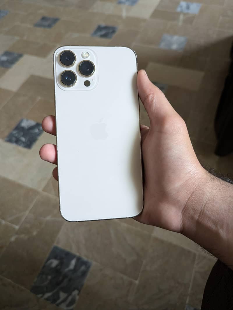 Apple iPhone 13 Pro Max 4