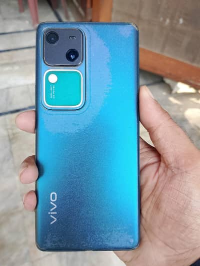 Vivo V30