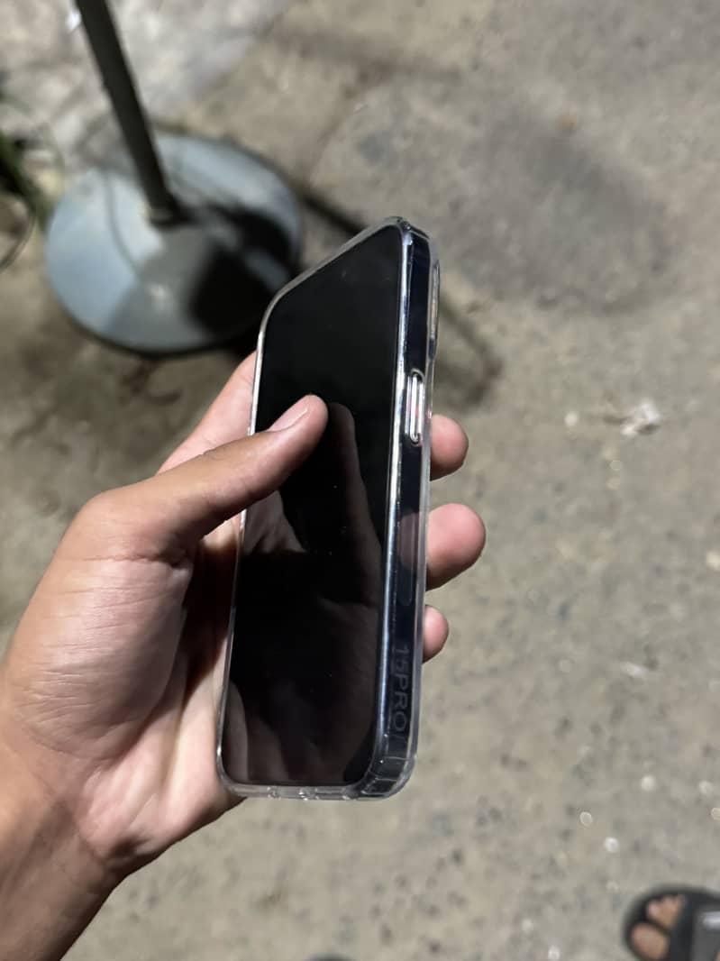 Apple iPhone 15 Pro 3