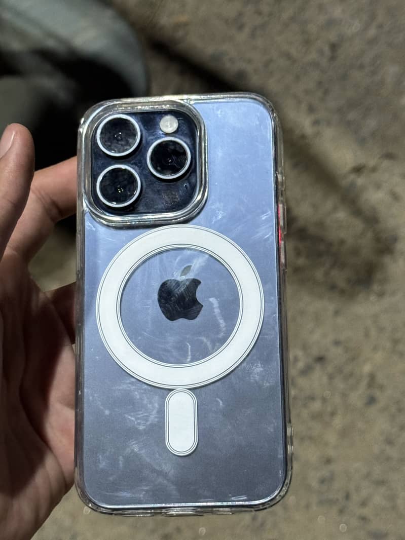 Apple iPhone 15 Pro 4
