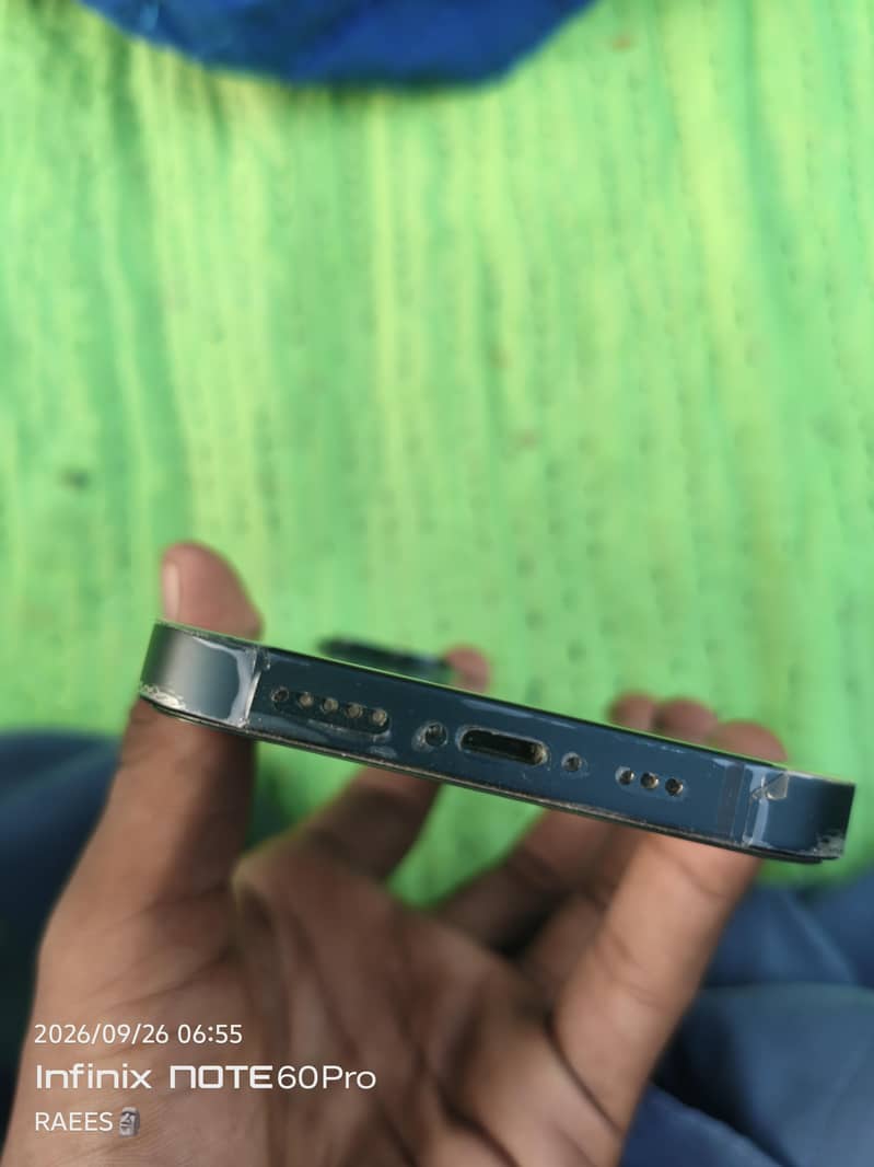 Apple iPhone 14 3