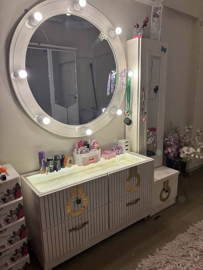 Dressing table
