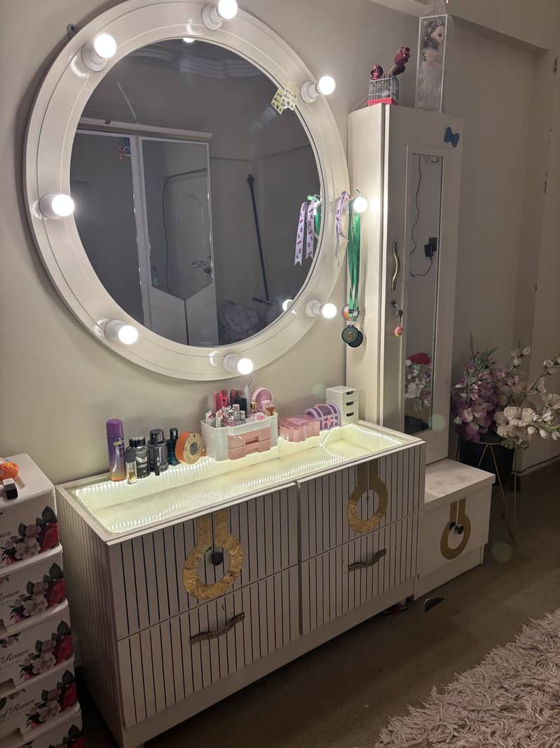 Dressing table 0