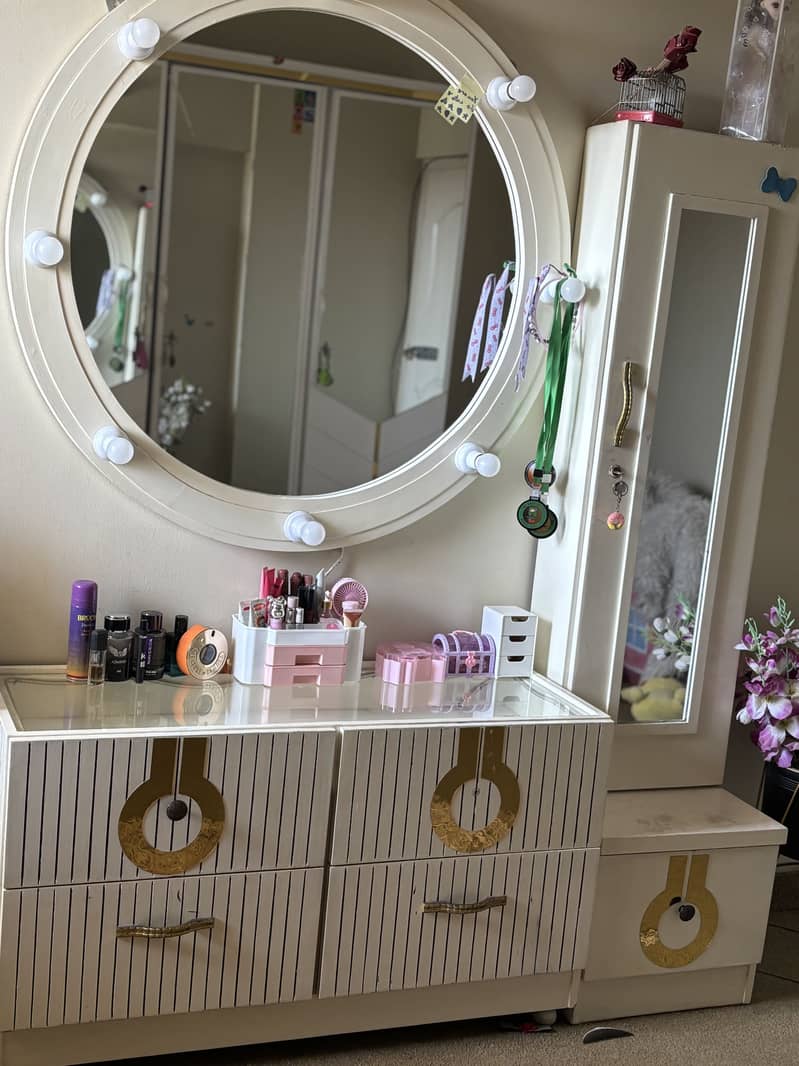 Dressing table 3