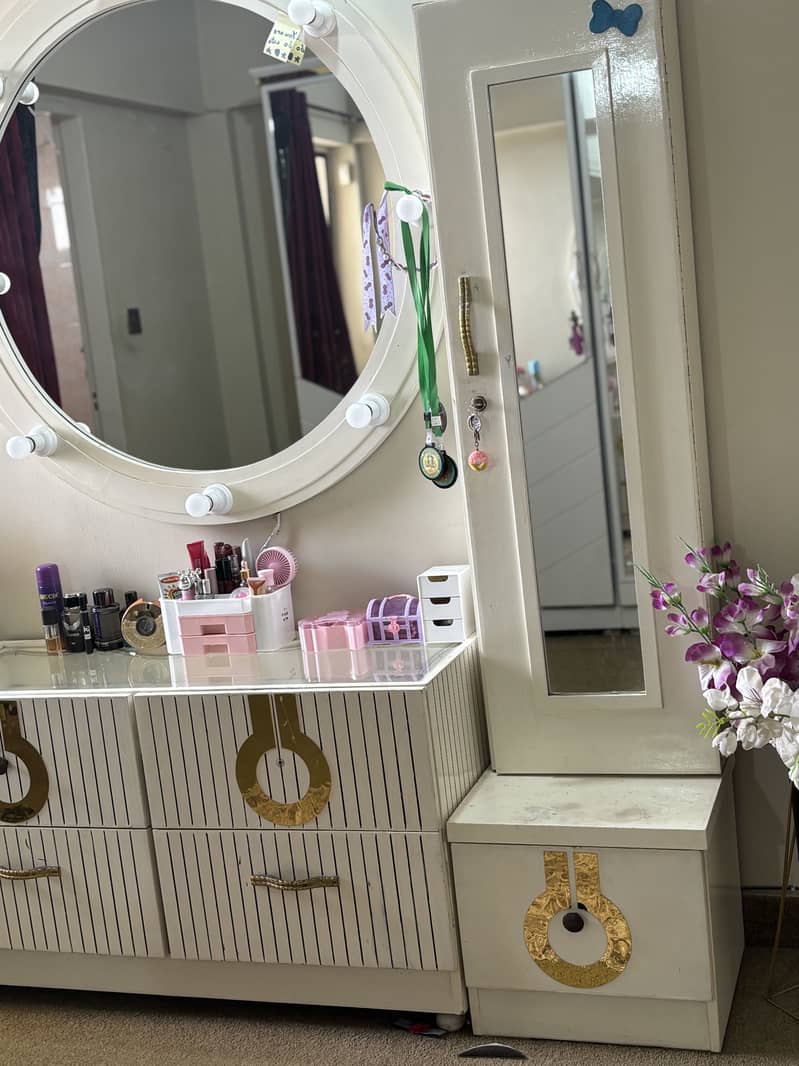 Dressing table 4