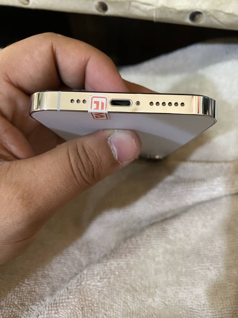 iPhone 14pro max 4