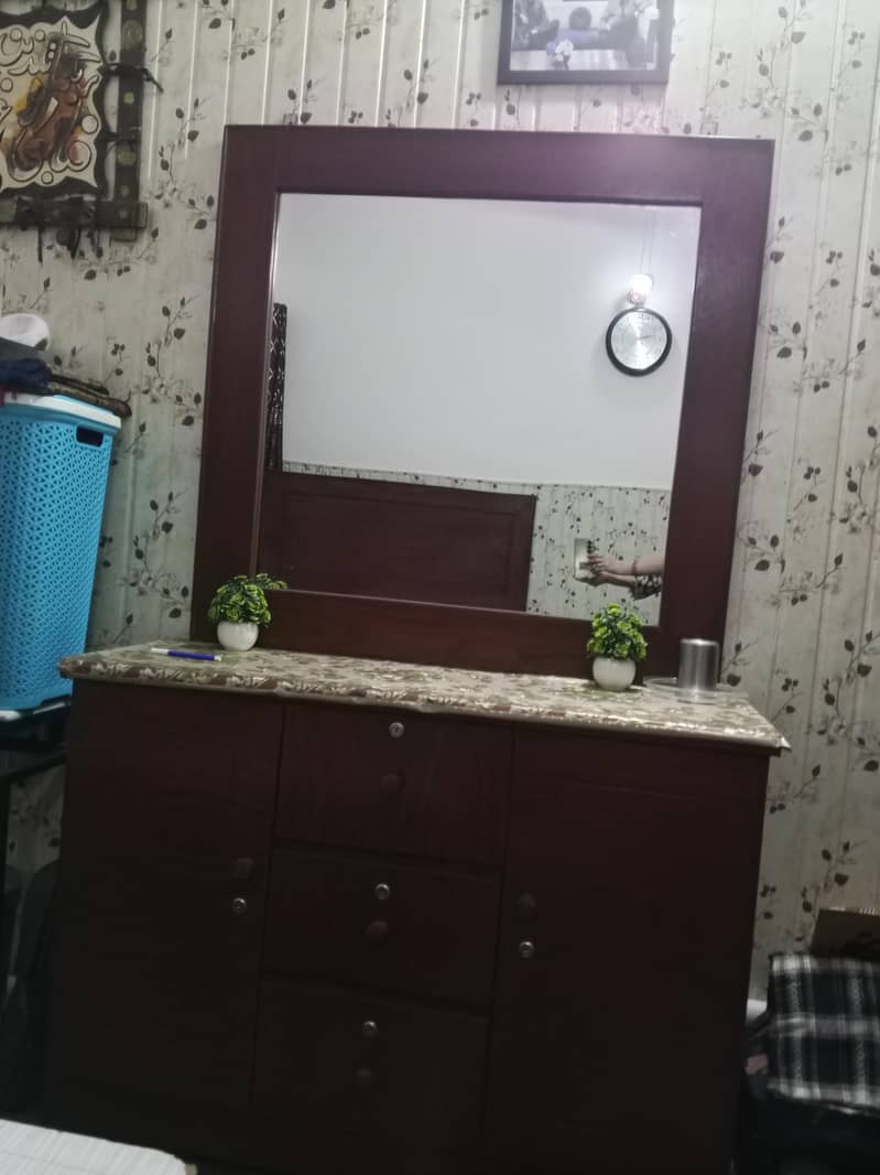 dressing table 0