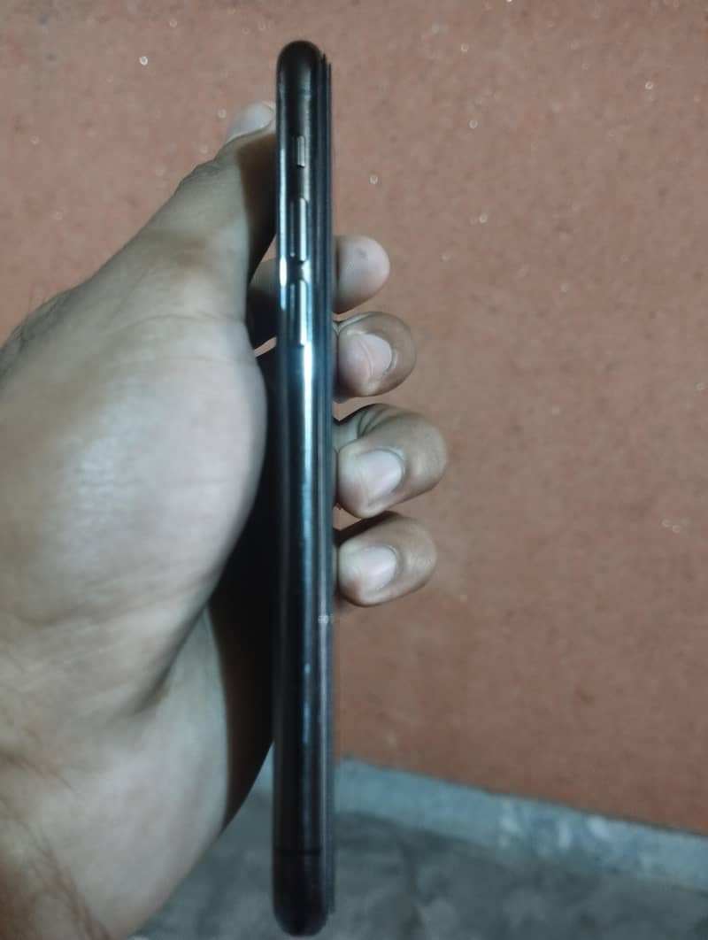 Apple iPhone 11 Pro 2