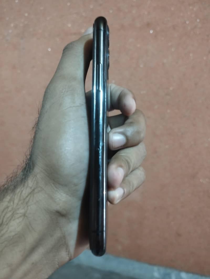 Apple iPhone 11 Pro 3
