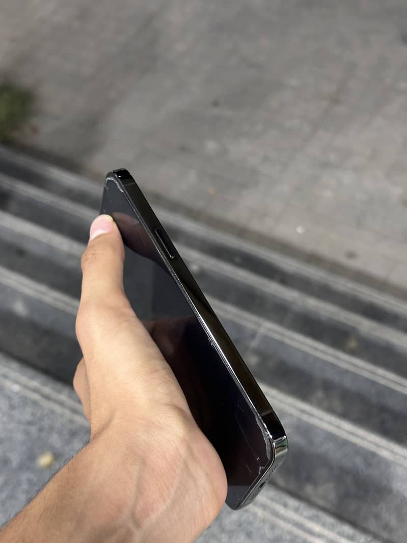 Apple iPhone 12 Pro Max 4