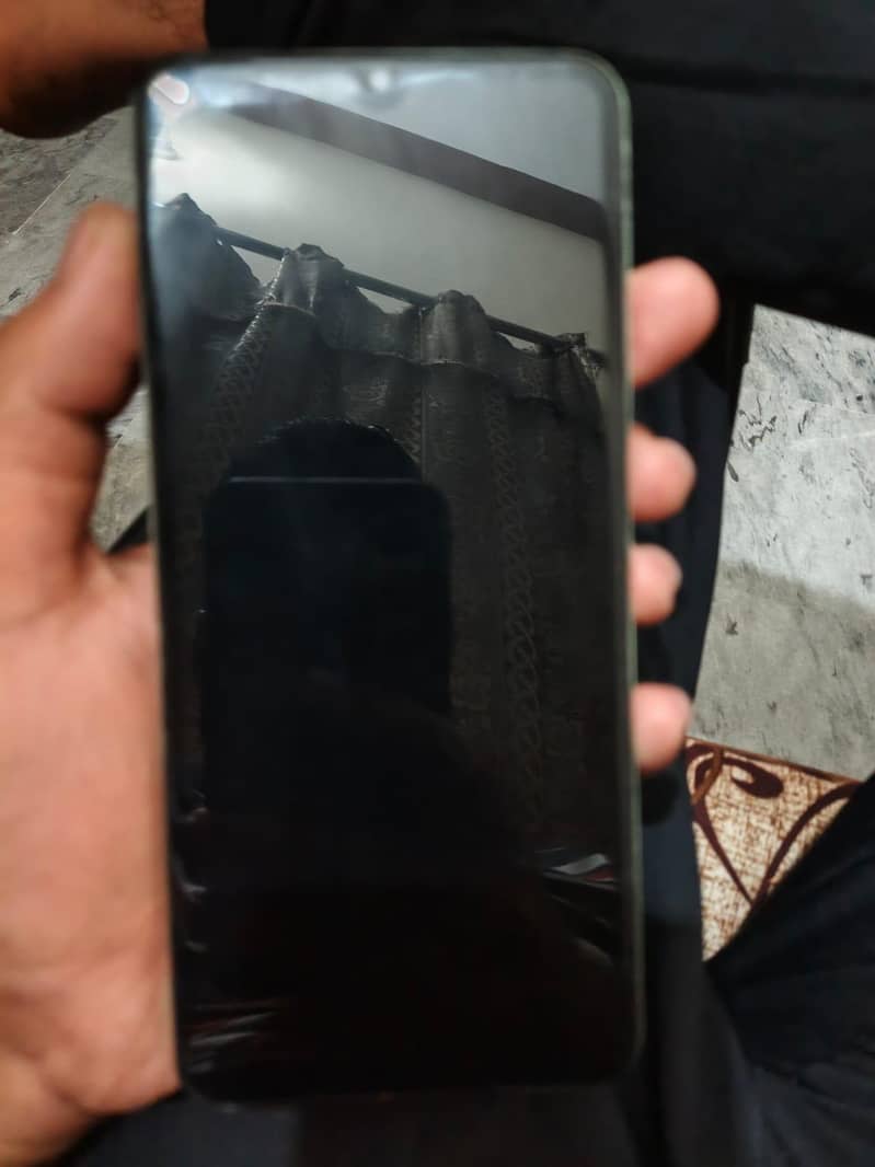 Realme C63 1