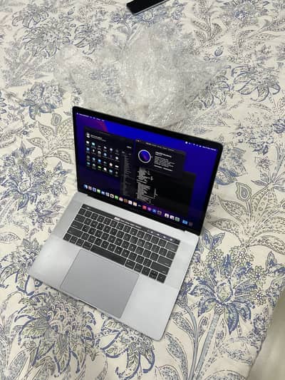 Apple macbook pro core i7 2016 model 15 inch