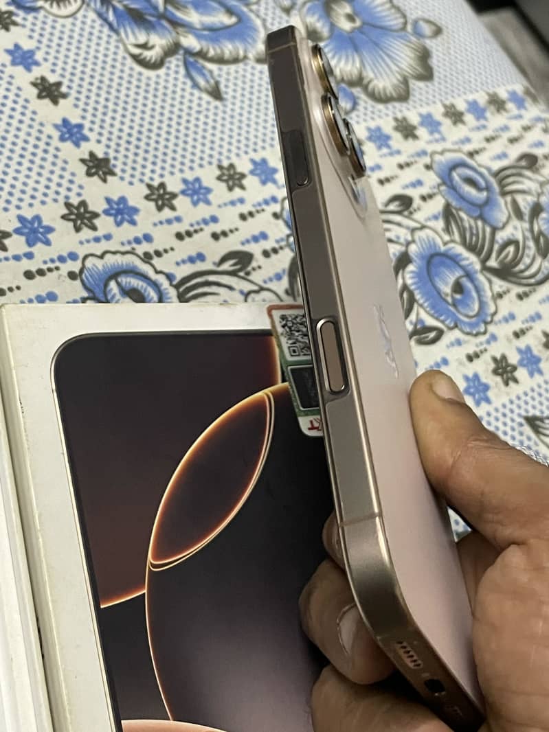 Apple iPhone 16 Pro Max 3