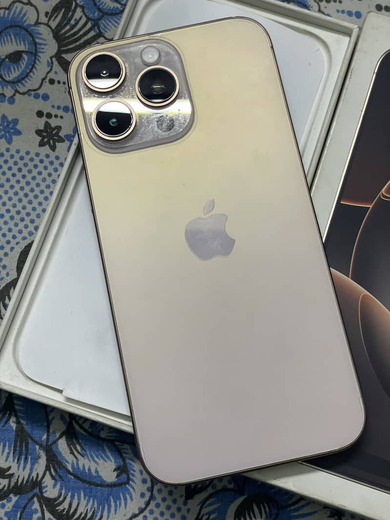 Apple iPhone 16 Pro Max 4