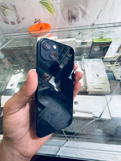 Apple iPhone 13
