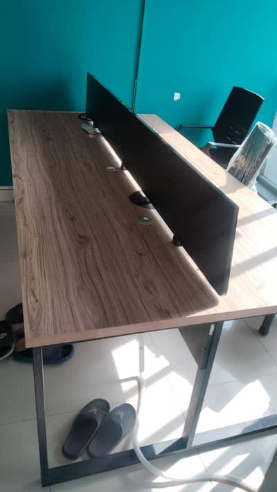 Office chair and tsble