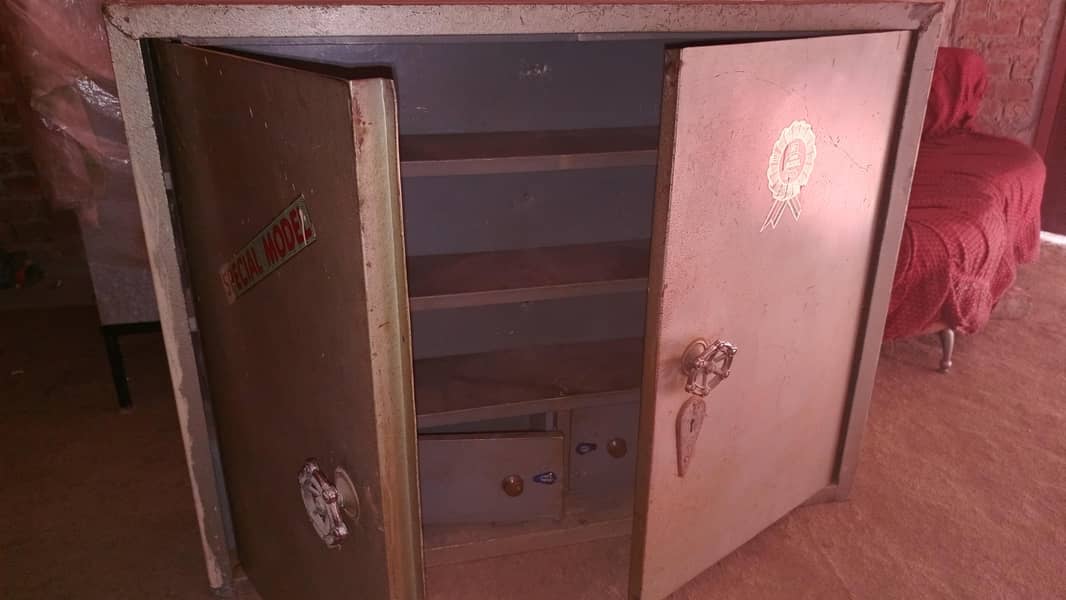 2 doors 1