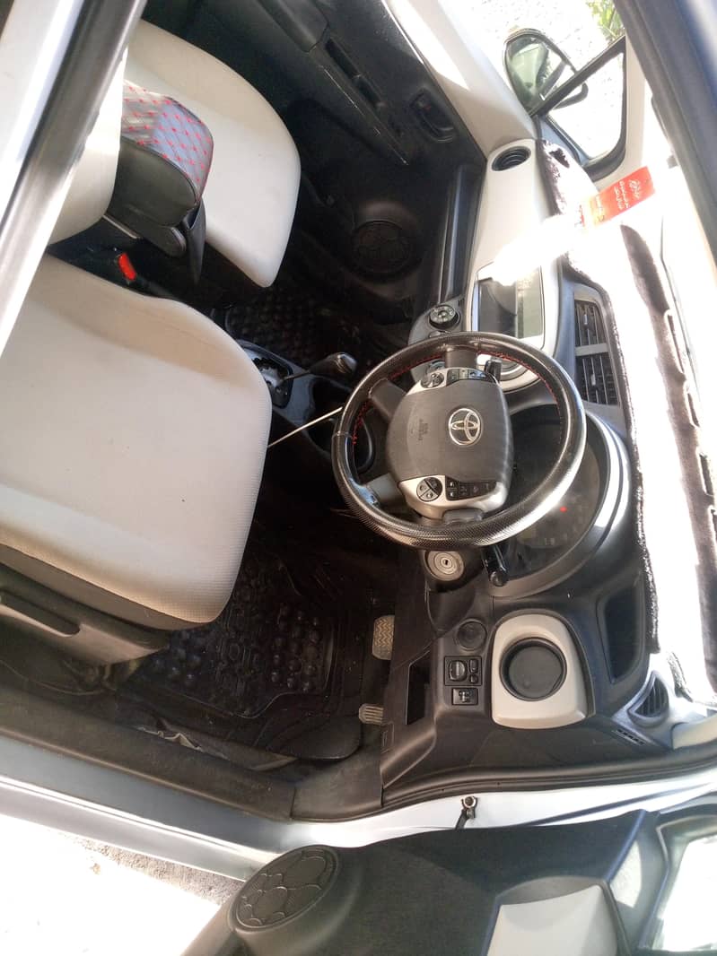 vitz 2011 5