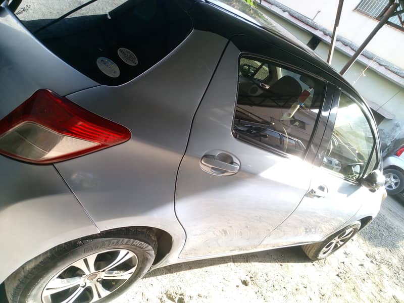 vitz 2011 8
