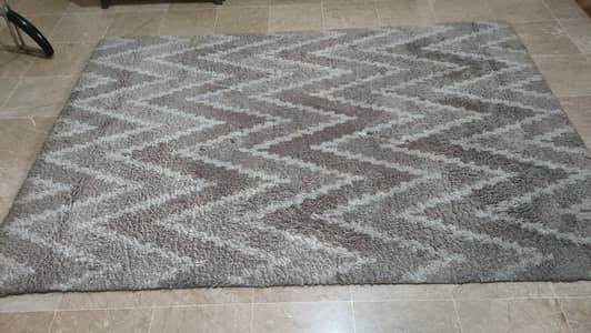 5 by 8 carpet for sale in good condition