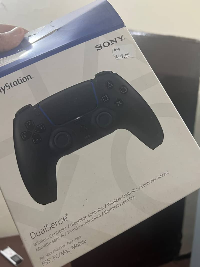 PS5 Slim 1TB Complete Package – 2 Controllers 3