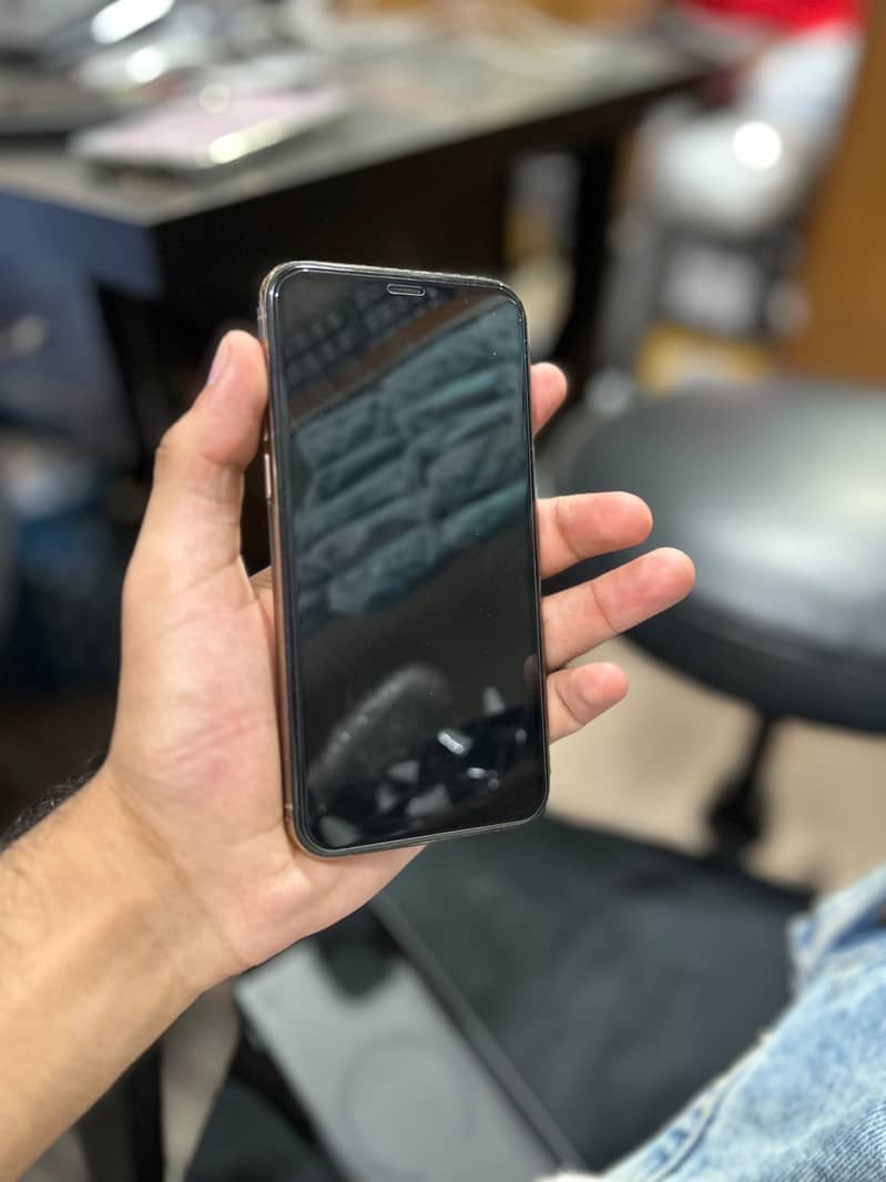 Apple iPhone 11 Pro 1