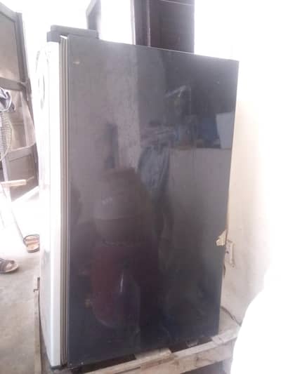 Mini Fridge/ Refrigerator