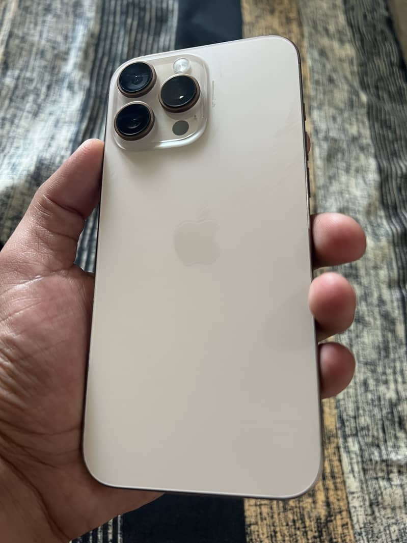 Apple iPhone 16 Pro Max 1