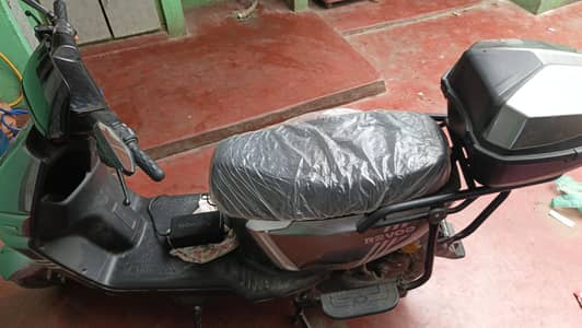 revoo A12 electric scoty good condition