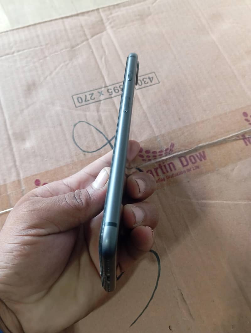 Apple iPhone 8 Plus 5