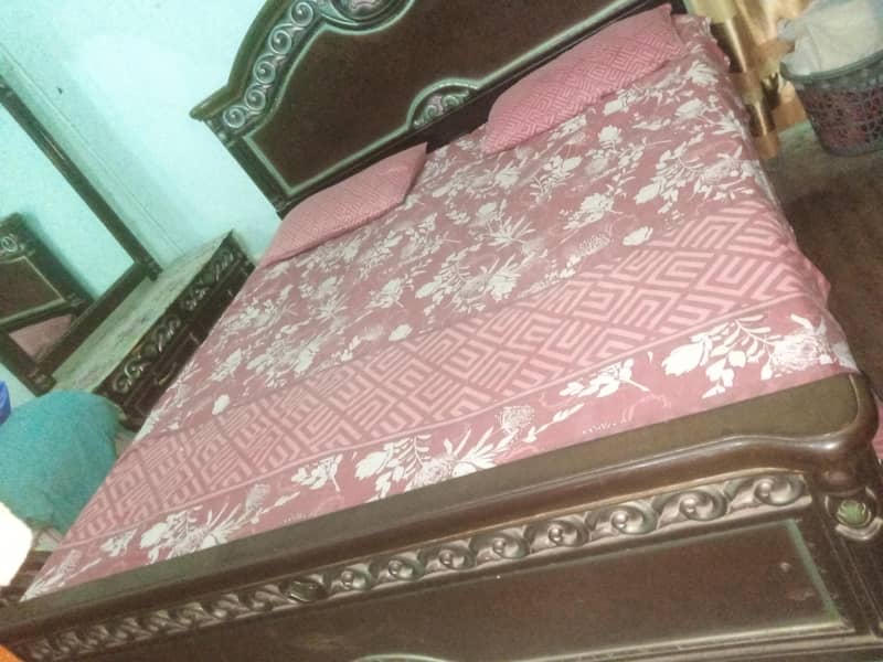 Double Bed and Dressing Table 4