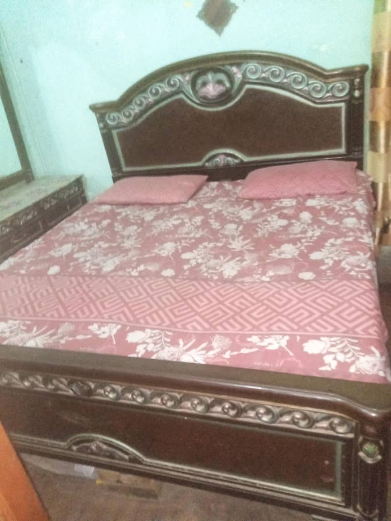 Double Bed and Dressing Table 5