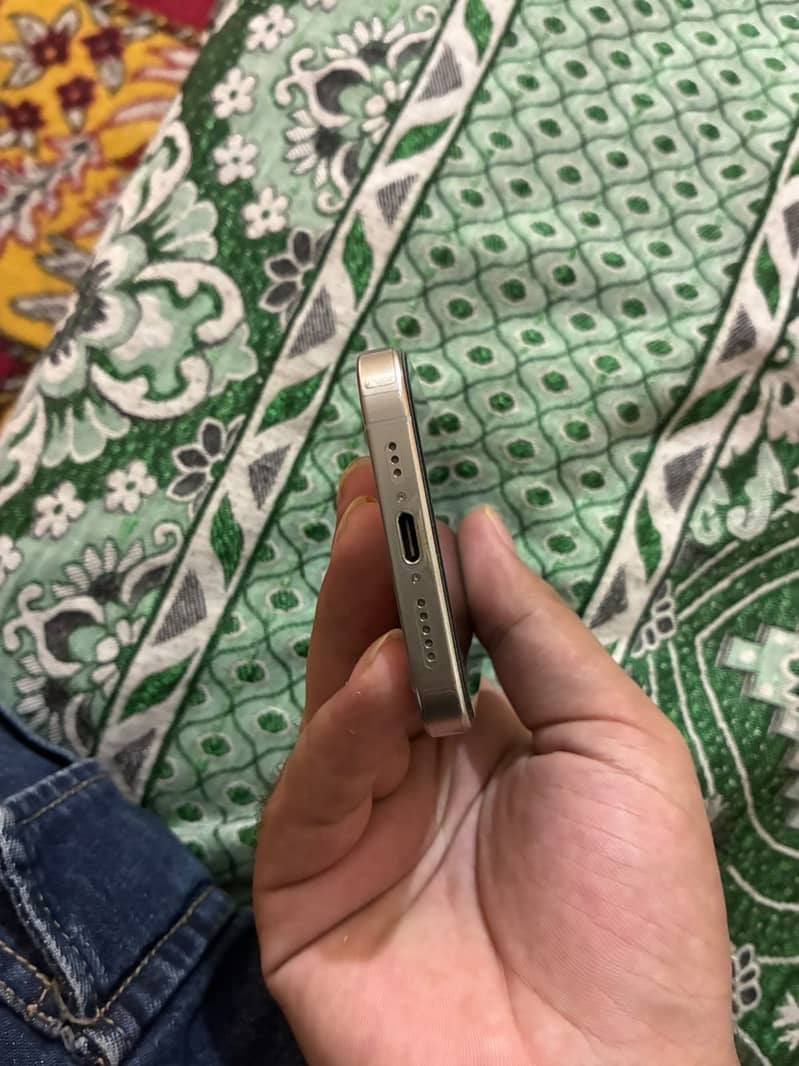 Apple iPhone 15 Pro 3