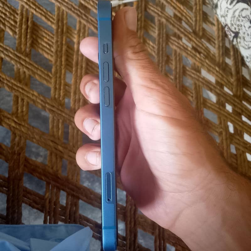 Apple iPhone 13 1