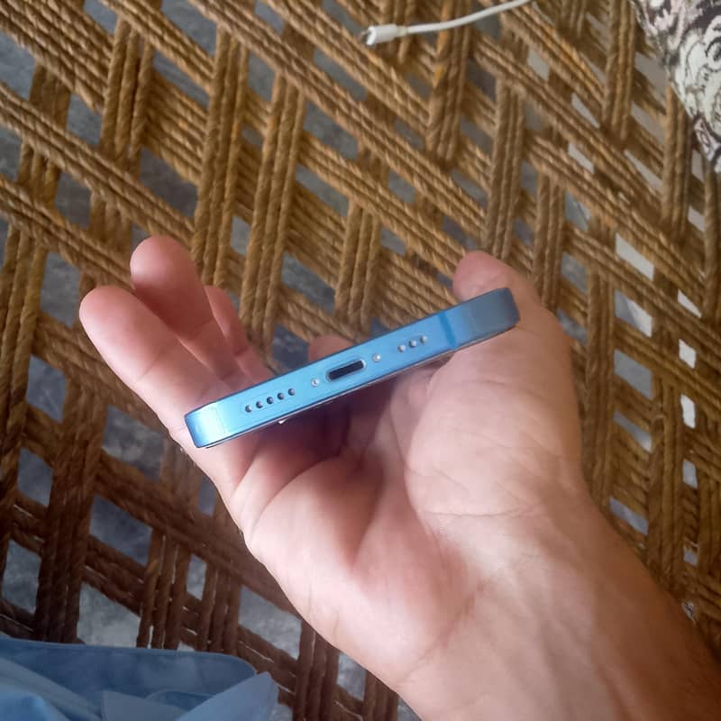 Apple iPhone 13 2