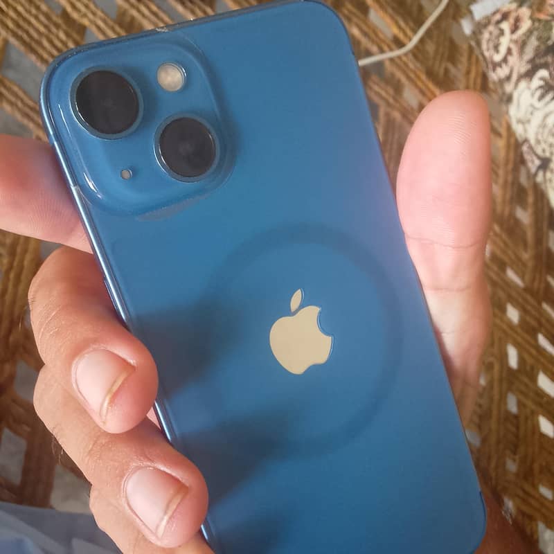 Apple iPhone 13 4