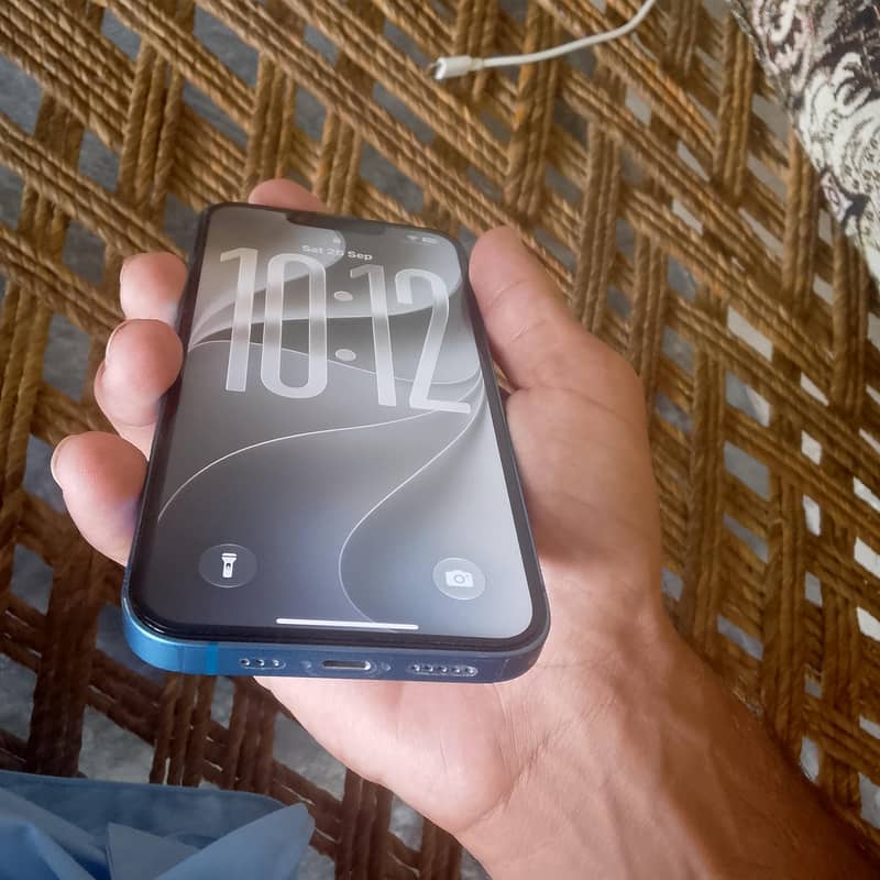 Apple iPhone 13 5