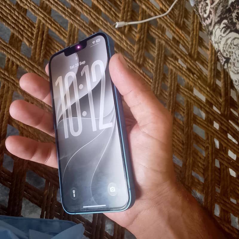 Apple iPhone 13 6