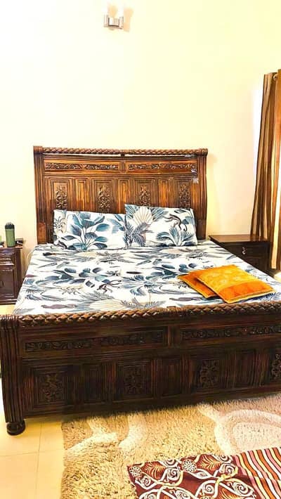 wooden designed bedset