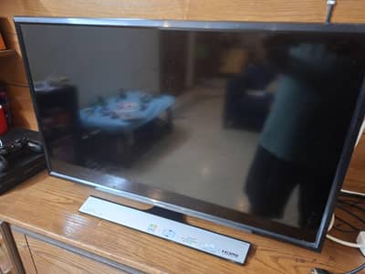 Samsung 32" LED TV – HDMI – Excellent Working Condition