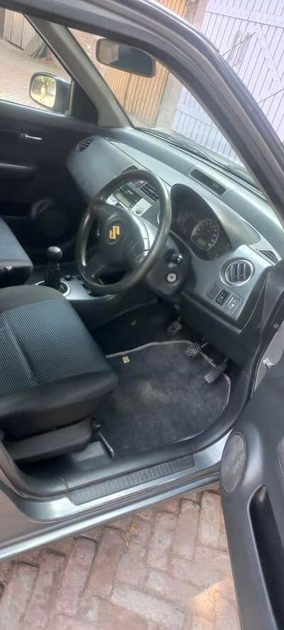 Suzuki Swift 2012 Dlx 1.3