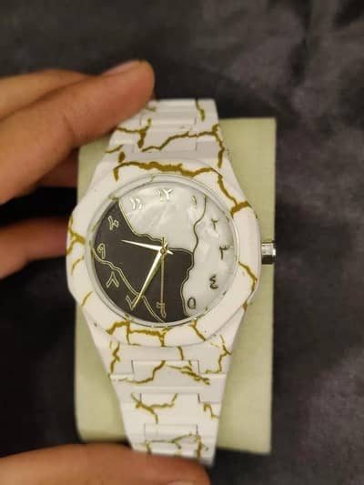 Arabic Aura with white crystal