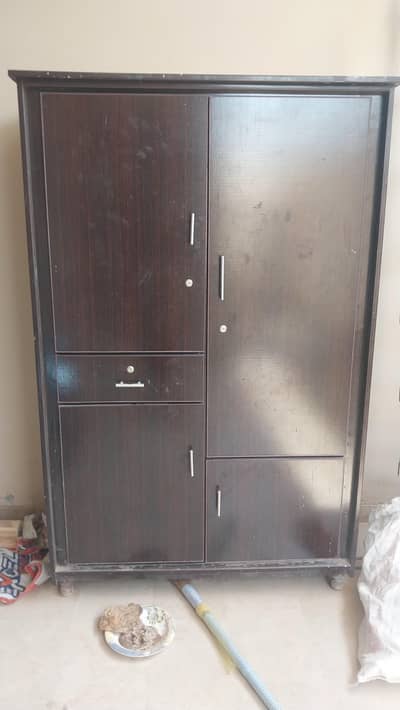 heavy weight wardrobe Almari for sale new condition