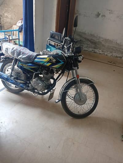 Honda 125 black