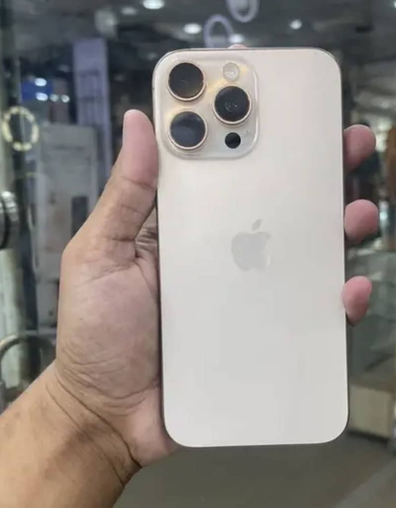 Apple iPhone 16 Pro Max 1