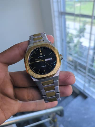 original quartz golden watch