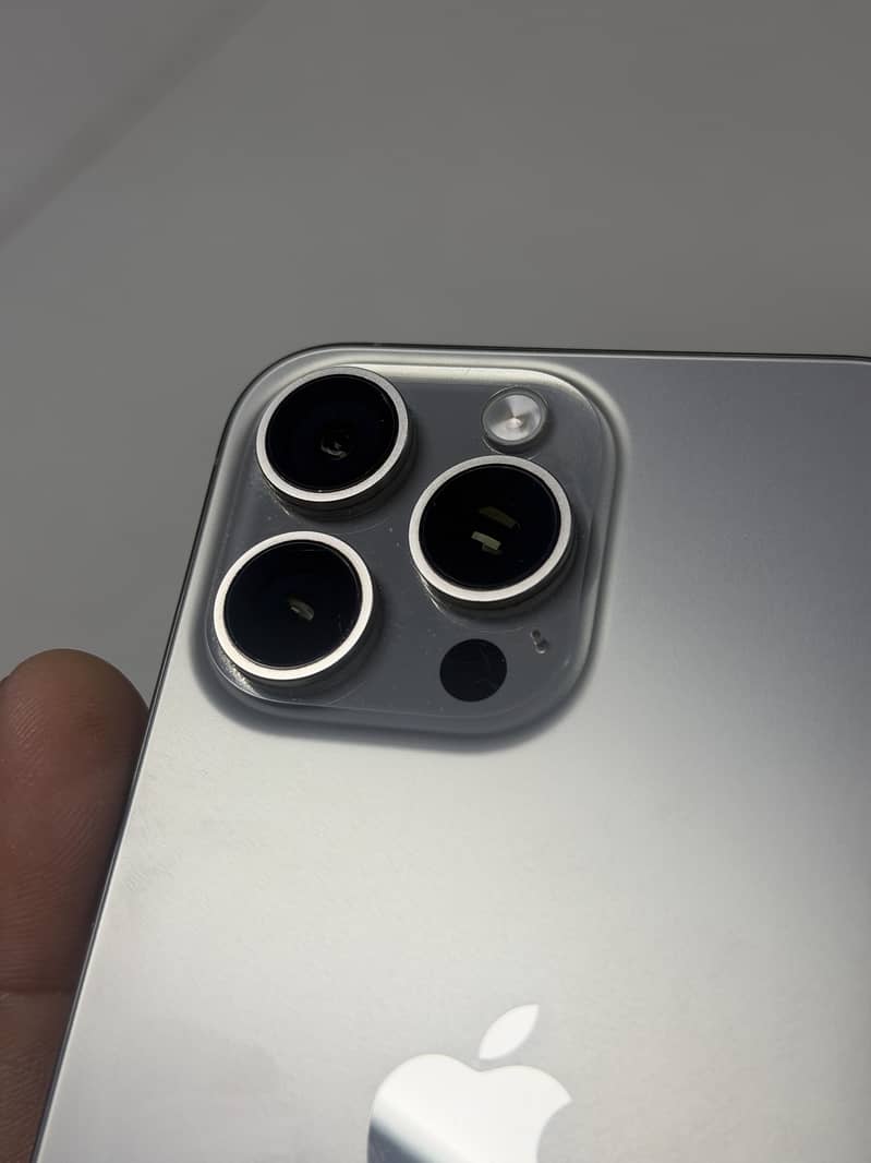 Apple iPhone 15 Pro Max 0